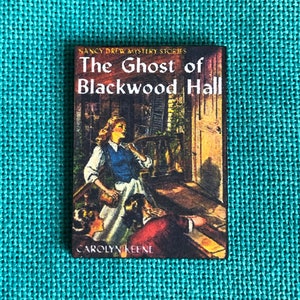 Blackwood Hall | Book Wooden Needle Minder | Cover Minder