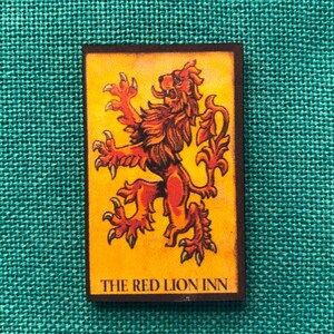 Red Lion Inn / Minder de aguja de madera / Cover Minder