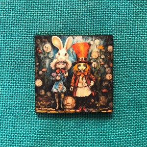 Festa in costume nel Paese delle Meraviglie / Porta aghi in legno / Porta copertina