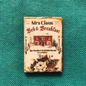 Bed & Breakfast / Wooden Needle Minder / Cover Minder