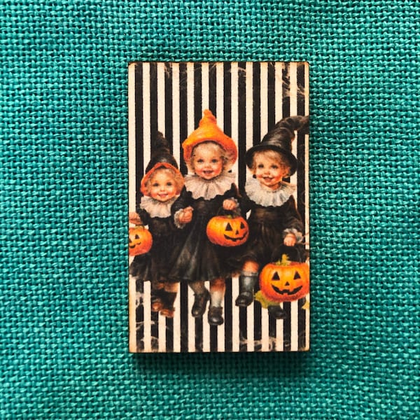 Ready to Trick-or-Treat | Wooden Needle Minder | Cover Minder