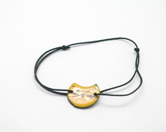 CATZ geëmailleerde medaillon armband geel deeg polymeer en katoenen draad