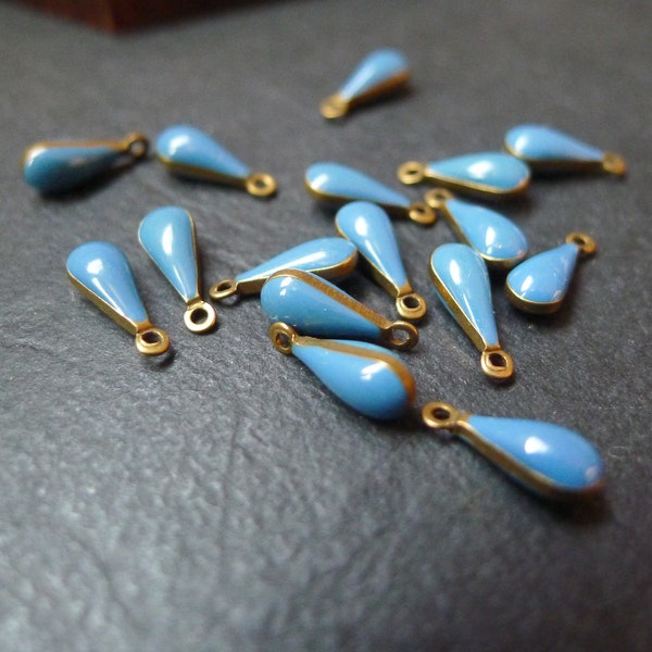 10 Tropfenanhänger, bronzefarbenes Messing und pfauenblaue Emaille, 4x10 mm