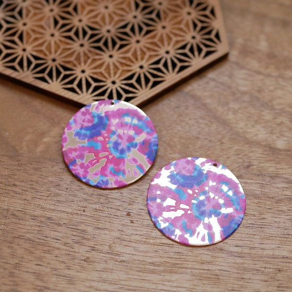 x2 pendentif sequin rond estampe, doré et motif bleu rose , 35mm, zinc