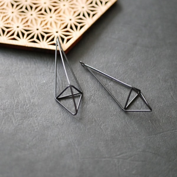 2 breloques pendentifs triangles noir 16x55mm