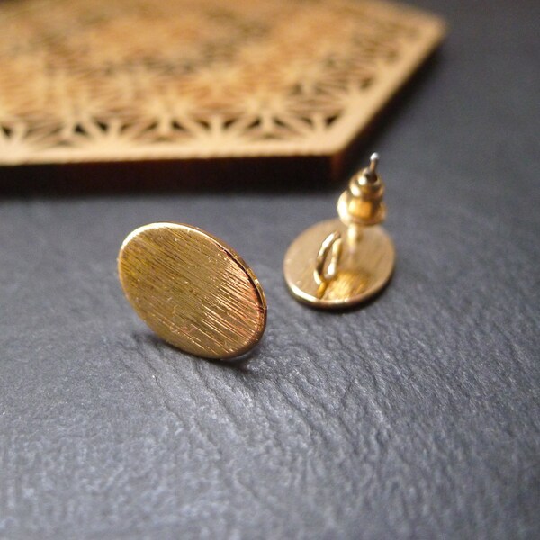 2 oval earring attachments, gold chip support, 10x14mm tray