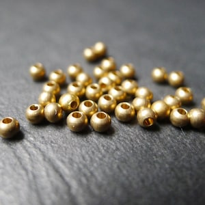 50 spacer beads in raw gold-plated brass, 4mm round beads