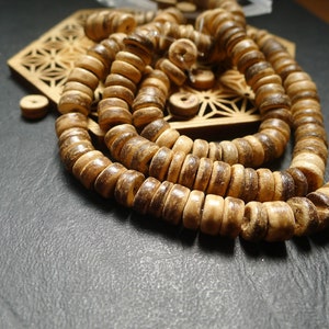 80 wooden round beads, coconut, brown 8mm