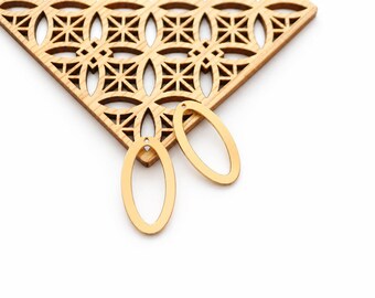 2 gold oval pendants 17x32 mm, geometric gold pendants, trendy DIY jewelry accessories.