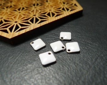 5 breloques sequins carrés, émail blanc ,6mm