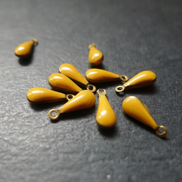 10 breloques gouttes, laiton bronze et émail jaune moutarde, 4x10mm