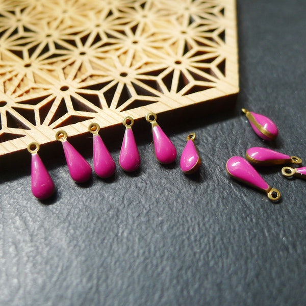 10 breloques gouttes, laiton bronze et émail rose fuchsia, 4x10mm