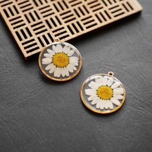 x2 ciondolo fiore essiccato, ciondolo fiore naturale bianco rotondo, ciondolo fiore essiccato, ciondolo fiore per matrimonio, 30x33mm