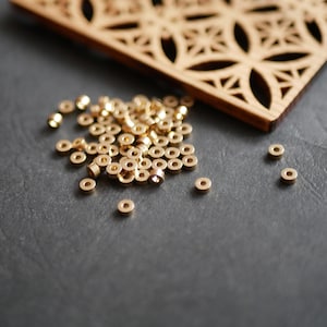 50 pequeñas cuentas espaciadoras de latón crudo, cuentas de 1,5 x 4 mm