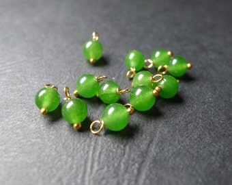 X10 pearls round charms jade stones green and gold 6x8mm