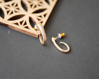 AoedeJ Chiusure per orecchini in acciaio inox, piatte, di ricambio, con vite filettata, chiusura di sicurezza (chiusura a vite, oro, 4 paia, 0,8 mm