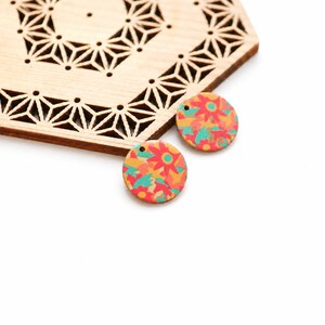 2 okrągłe zawieszki w kształcie kwiatów, 18 mm, kolorowe zawieszki w stylu boho, materiały do wyrobu kolczyków, wzorzyste elementy biżuterii
