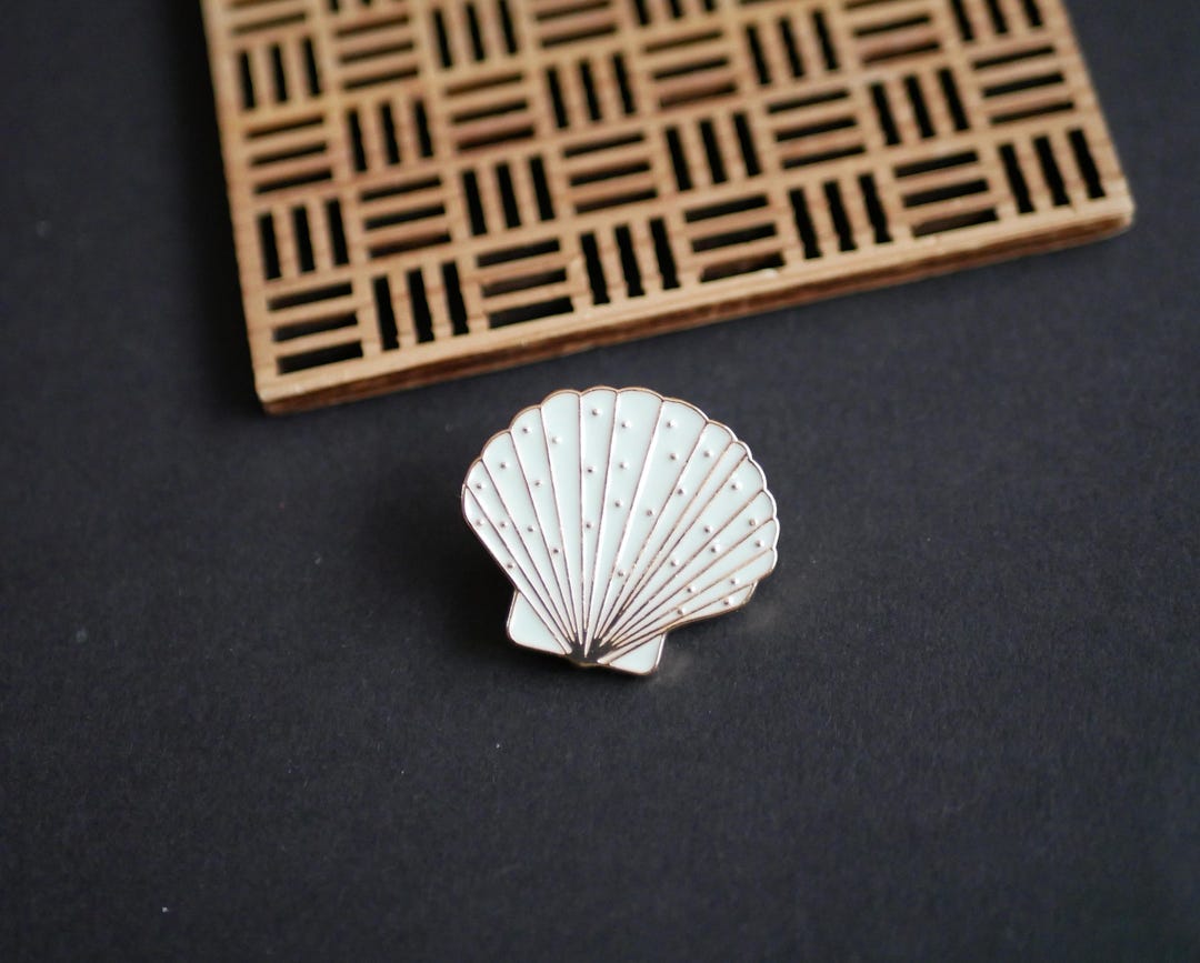 Scallop Shell Enamel Pin, 90s Style Button Pin, Light Grey Seashell, 28 ...