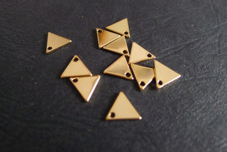 8 breloques triangles doré 7x8mm image 3