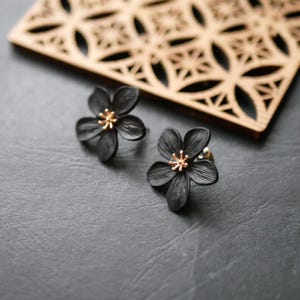 Boucles d’oreilles Manon (clip ou oreilles percées) – plusieurs coloris