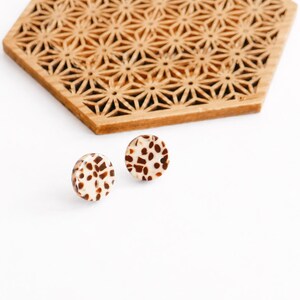 14 mm Acryl-Ohrringrohlinge, beige-braunes Schildpattmuster, runde Ohrstecker, DIY-Schmuckrohlinge