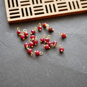 20 round faceted beads in garnet red and gold jade 4x8mm