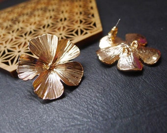 2 gold chip support earring attachments, flower pattern, 28mm