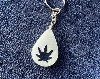 Small Weed Keychain - White Color Shifting Pigment
