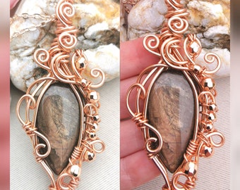 Enchanting golden sapphire medallion, coppery pink