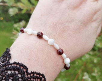 Aphrodite bracelet, mother-of-pearl and garnet bracelet