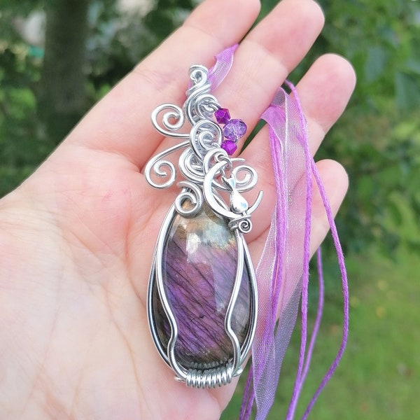 Talisman labradorite violette chat lune , bijou féerique labradorite