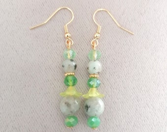 Boucles d'oreilles fleurs , jaspe kiwi