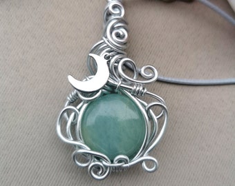 Aquamarine medallion, Océane moon flowers, aquamarine talisman