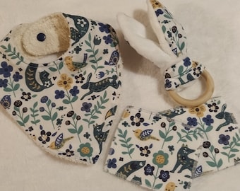 Ensemble naissance bavoir lingettes et hochet