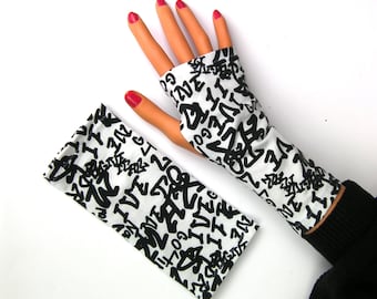 Mitaines mixtes, motif graffiti, en jersey coton blanc et noir -  longueur 14cm ou 18 cm