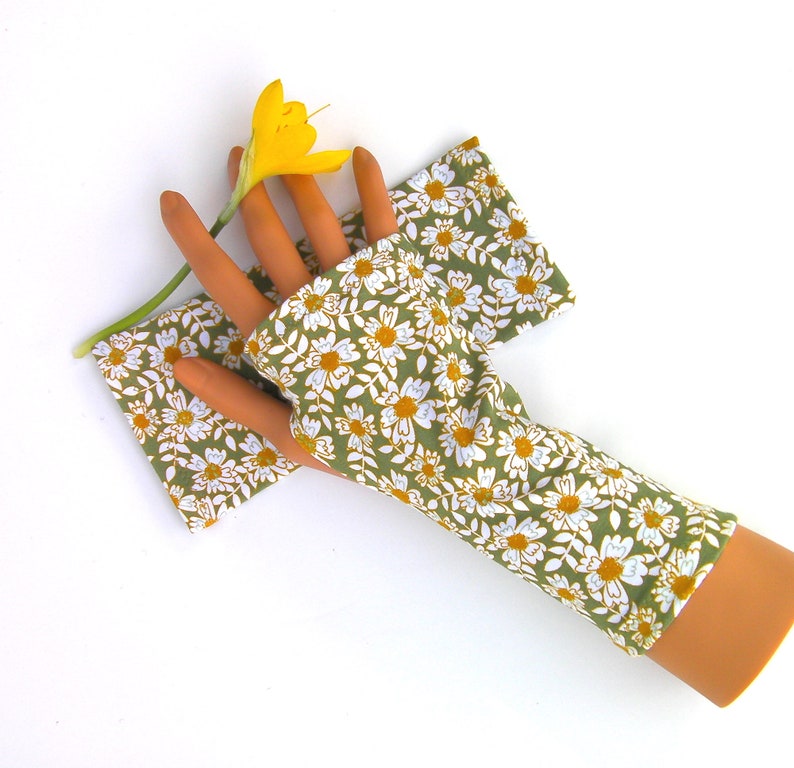 Length 14 cm or 18 cm or 25 cm Soft cotton fingerless gloves with flowery print image 2