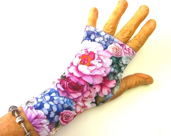 Fingerless gloves in Oeko-Tex cotton jersey - peonies and roses pattern - length : 18 cm  (7,08 inches) - burgundy colour