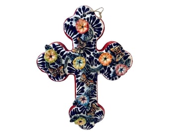 Croix murale mexicaine en faïence de Talavera avec papillons et fleurs, 29 cm (11,5 pouces)