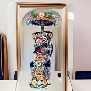 Figura de Catrina sentada de Talavera XL para el Día de los Muertos, arte popular de cerámica