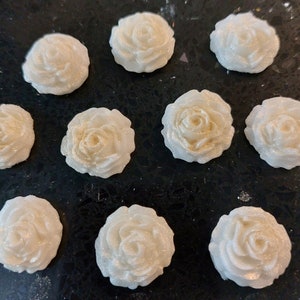 10 Pretty Christmas Rose Cake Toppers White With Shimmer Gold Vegan Friendly