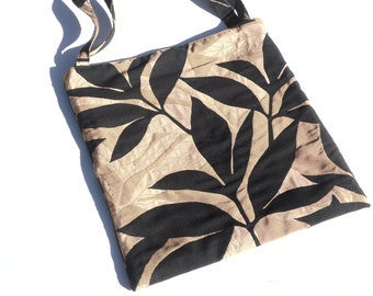 Sac à main / Tote bag / porté épaule / tissu / tissu ameublement / imprimé feuillage / noir / brun / sac pour courses / cadeau pour elle .