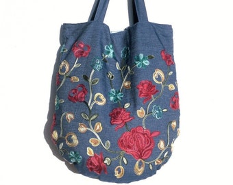 Sac à main XL / porté épaule / style hippie / tissu jean / motif broderie florale .