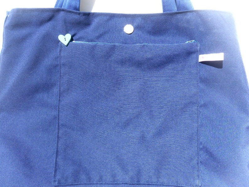 Cabas / porté épaule / tissu enduit / été / plage / motif floral / bleu . image 5