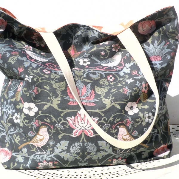 Cabas / sac porté épaule / tissu / printemps-été / cabas courses / cabas plage / oiseaux / fleurs / style baroque / cadeau pour elle .