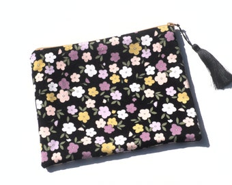 Pochette / trousse / rangement maquillage / tissu velours / fleurs / multicolore / pompon / printemps-été / cadeau pour elle.