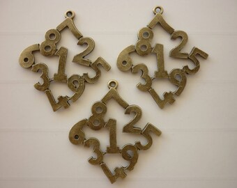 Set of 2 large numbers charms bronze pendulum