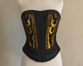 Bustier corset – Satin noir et jacquard jaune doré. Bretelles amovibles.