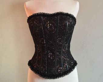 Bustier corset – Dentelle noire et soie cuivrée. Bretelles amovibles.