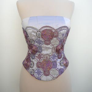 Bustier corset - Satin and purple and pink guipure lace.