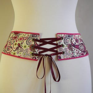 Fancy belt corset spirit, Liberty print fuchsia, burgundy and light beige.